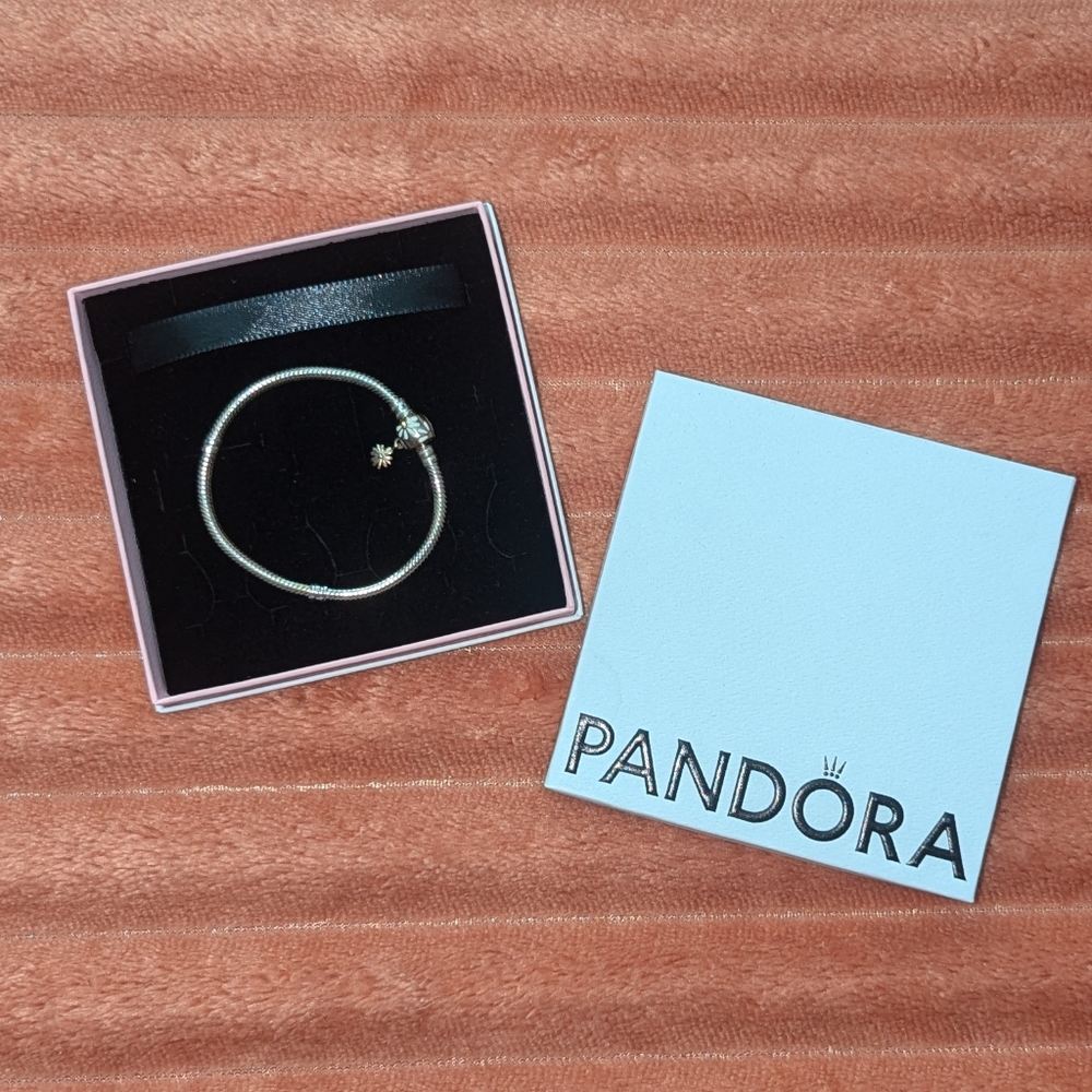 ❌SOLD❌ Pandora Moments Daisy Flower Clasp Snake Chain Bracelet